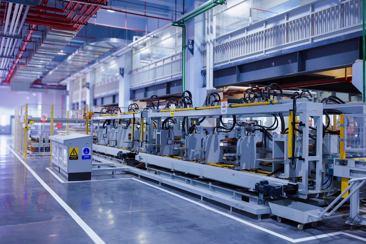 Modular assembly line in a manufacturing plant